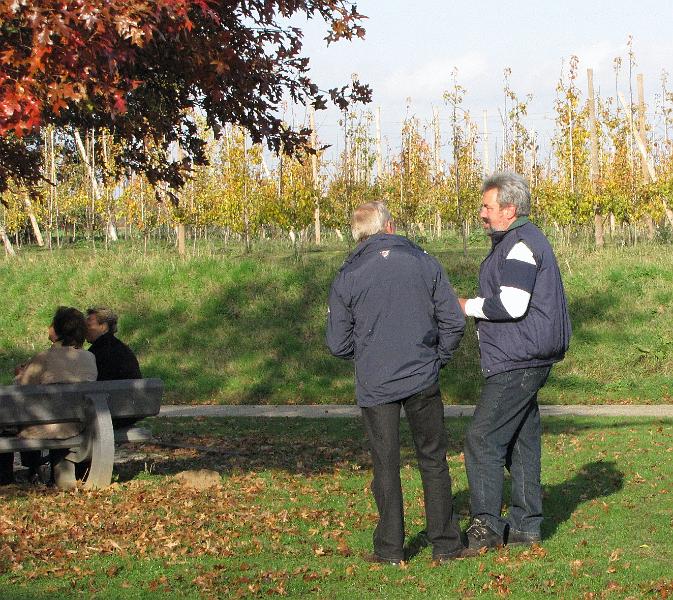 Halverwege pauzeren we even om te genieten van  een  drankje en een versnapering (10).JPG